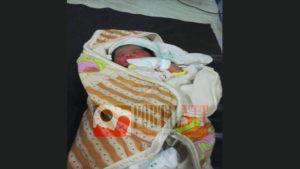 BAYI PEREMPUAN YANG DITEMUKAN WARGA DESA HOKOR DALAM PERAWATAN MEDIS