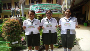 tiga-pelajar-maumere