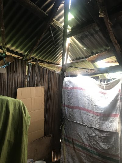 Salah satu kamar Nenek Siti Abdulah yang tidak bisa ditempati karena atap yang bocor.